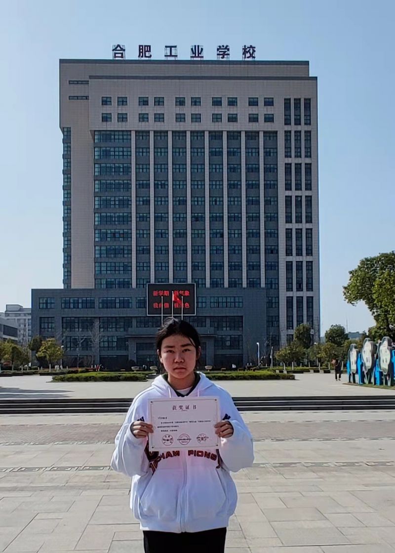 �Ϸʹ��I(y��)�W(xu��)У��ˇ��ͬ�W(xu��)�s�@���Ϸ���ʮ���������s�u(y��)�Q̖