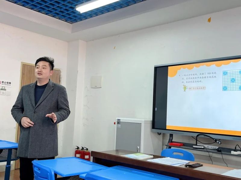 �L��С��䞳У�^(q��)��(sh��)�W(xu��)�Mϵ�н��л��