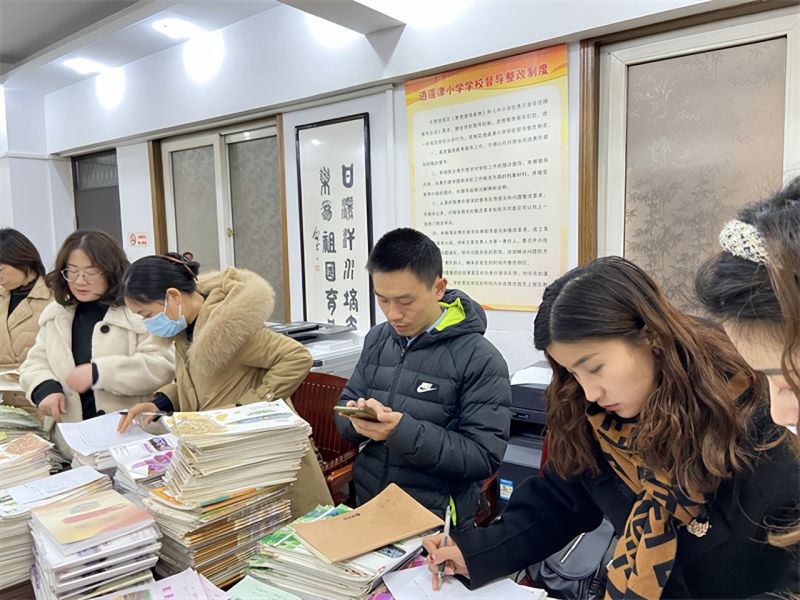 �Ϸ������b��С�W(xu��)�������F(tu��n)������(sh��)��Ҏ(gu��)ץ�̌W(xu��)������z�������