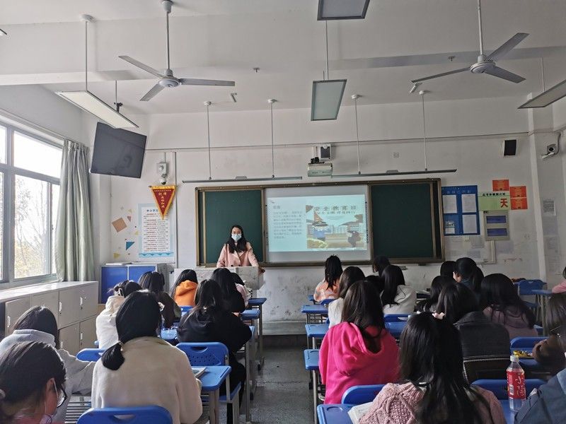 �Ϸʹ��I(y��)�W(xu��)У�_(k��i)չȫ��(gu��)��С�W(xu��)����ȫ���������}���(d��ng)