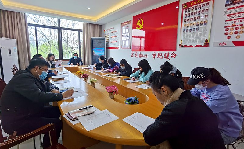 ��ɽС�W(xu��)��һ�h֧�����_�M��������������u�h�h�T���
