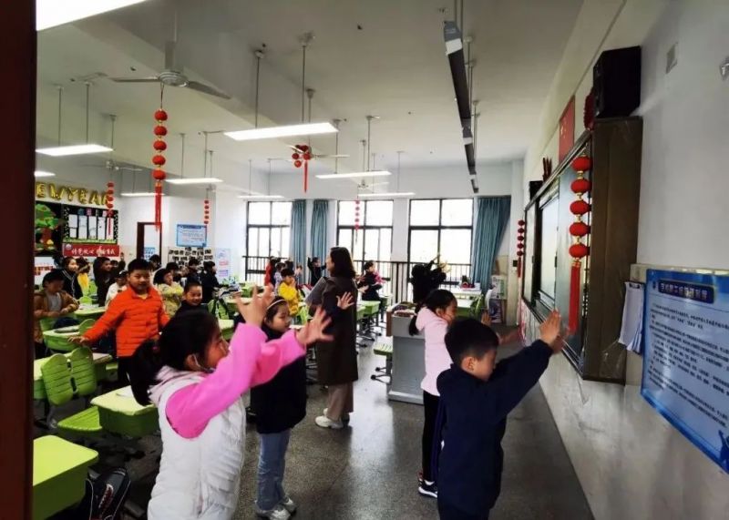 �Ϸ��Ў�������С�W(xu��)��(chu��ng)����n�g������(d��ng)����