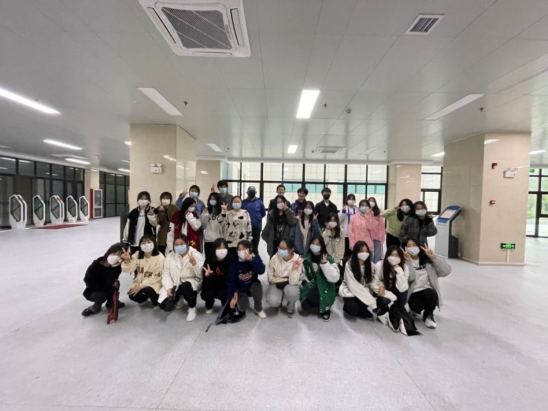 �Ϸʹ��I(y��)�W(xu��)У����У�@�h(hu��n)�� ������ɫ����