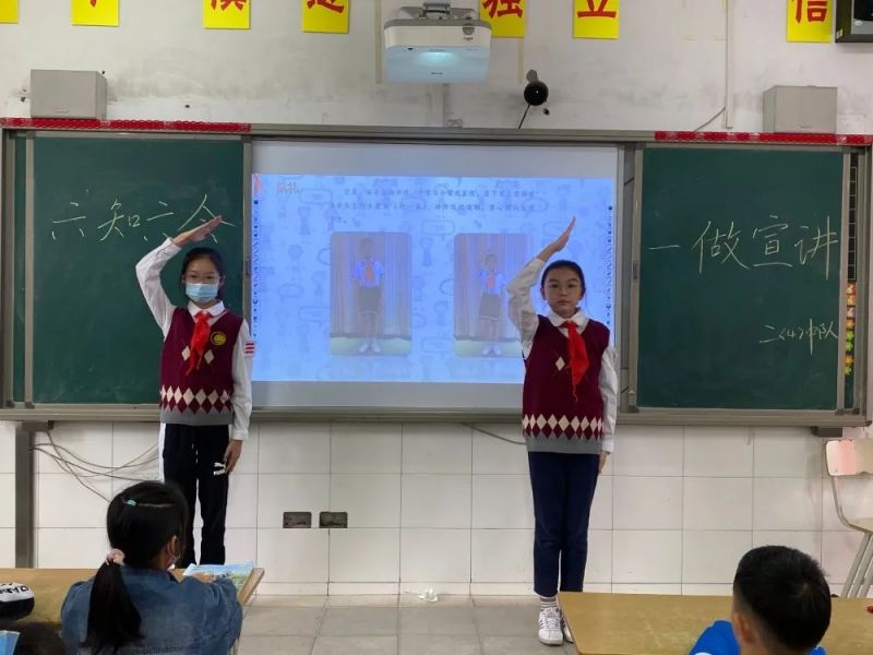 �Ϸ����L(zh��ng)��·�ڶ�С�W(xu��)�ྰ��У�^(q��)�W(xu��)�����(du��)ϵ���n��