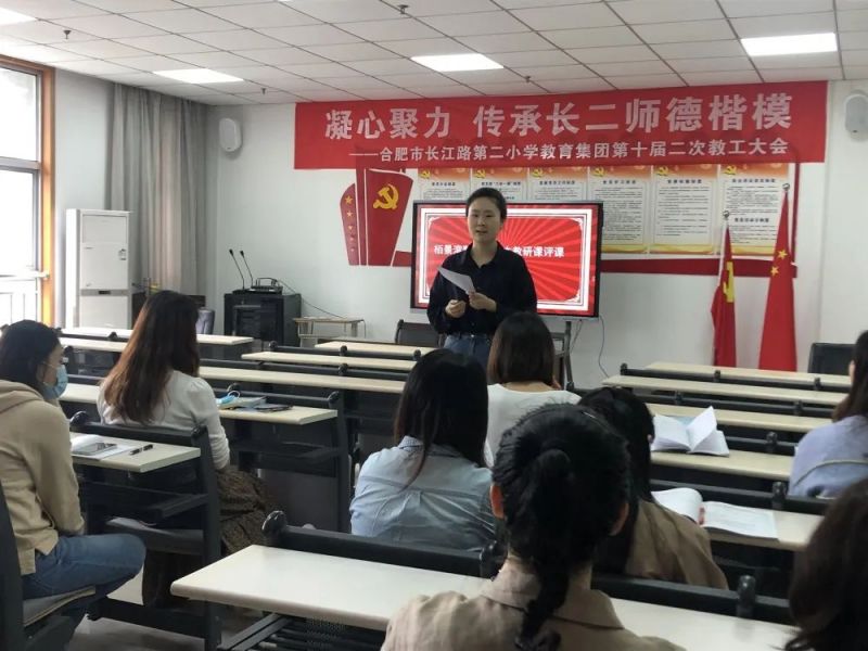 �Ϸ����L(zh��ng)��·�ڶ�С�W(xu��)�ྰ��У�^(q��)��(sh��)�W(xu��)�M���л��(d��ng)
