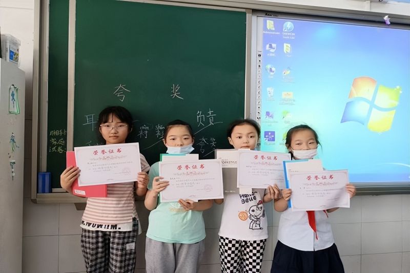 �Ϸ�����С�s�ǻ��@��У�ƌW(xu��)�W(xu��)�ƹ�(ji��)����_չ