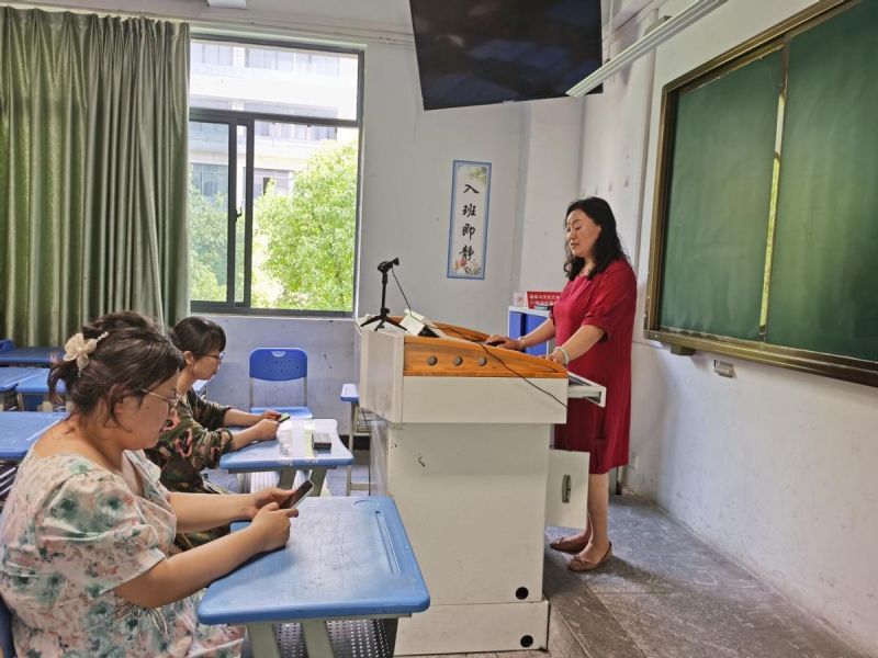 �Ϸʹ��I(y��)�W(xu��)У����Ļ�ˇ�g(sh��)�W(xu��)���_(k��i)չ���ɫ�����W(xu��)�v��