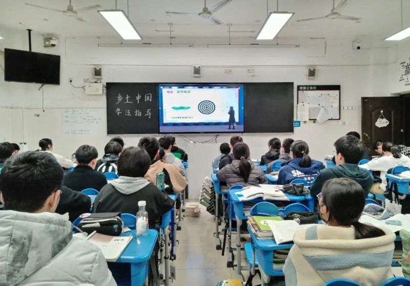 �Ϸ����У��@��(ch��ng)�v�����V�㡶�l(xi��ng)���Ї�(gu��)�������_���_(k��i)��ʽ