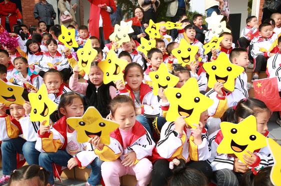 �Ϸ��е����С�W(xu��)����·У�^(q��) ���ࣺ��һ��(g��)�А���������������؟(z��)���ĵĽ̎�