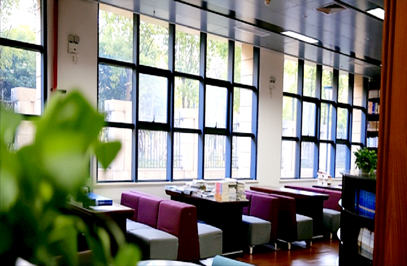 �Ϸ��ЊW�wС�W(xu��) ���˽���׌�̎����ϐ�(��i)�̿��еČ�(zhu��n)�I(y��)���L(zh��ng)֮·