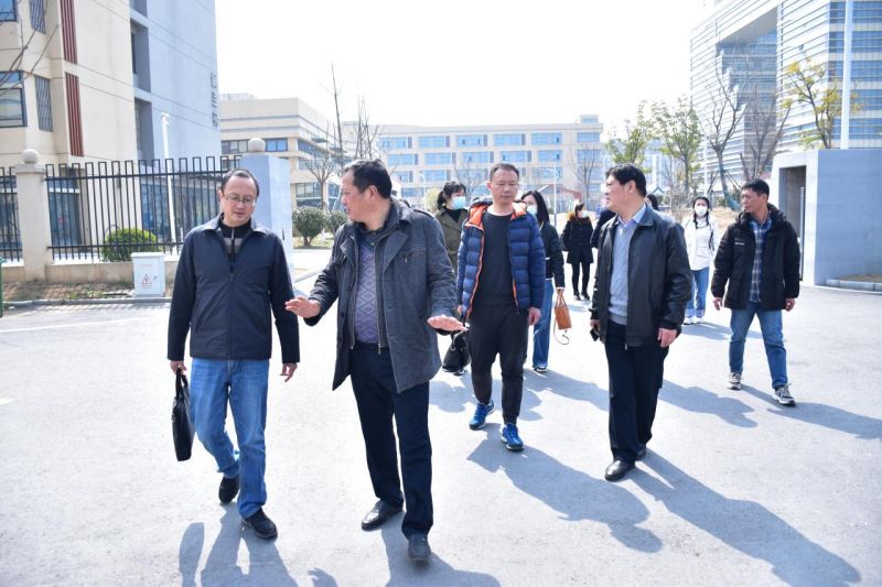 �Ϸʹ��I(y��)�W(xu��)У��Ϣ�W(xu��)�������θ������Б�(y��ng)�ü��g(sh��)�W(xu��)У���콻��