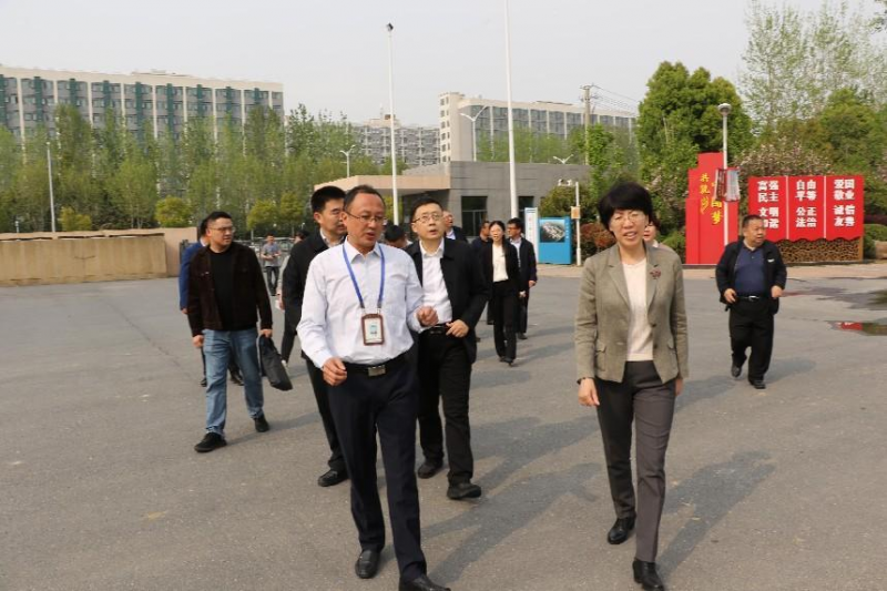 �Ϸʹ��I(y��)�W(xu��)Уӭ��������˴�ί���{(di��o)�нM���L�{(di��o)��