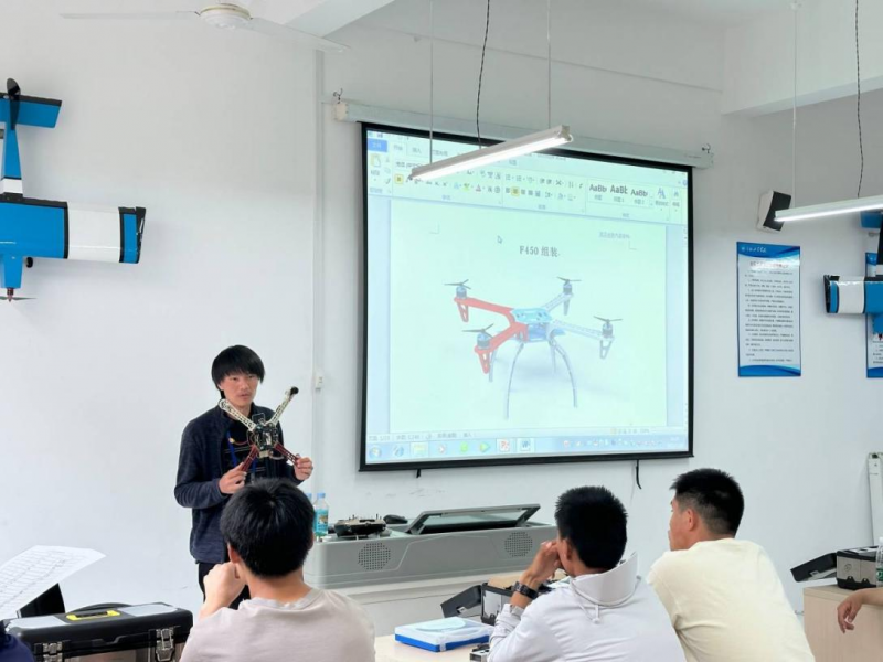 �Ϸʹ��I(y��)�W(xu��)�����ڄ�(d��ng)�T�������̡�ϵ�л��(d��ng)֮�o(w��)�˙C(j��)��(zhu��n)�I(y��)��Ӗ(x��n)�v��