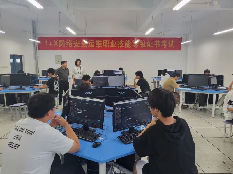 �Ϸʹ��I(y��)�W(xu��)У��Ϣ�W(xu��)������_չ������1+X�W(w��ng)�j(lu��)��ȫ�\(y��n)�S���C����