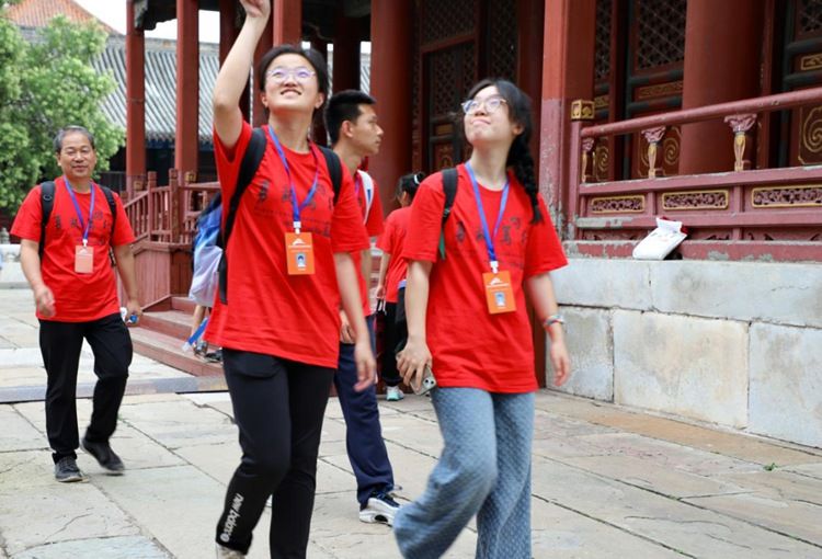 �ڰˌ��ЌW(xu��)�����A���y(t��ng)�Ļ����и߶�Փ���ھ��_Ļ