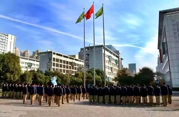 �Ϸ��еڰ��ЌW(xu��)�̎��������l(f��)�F(xi��n)������׌�ഺ�����~ï