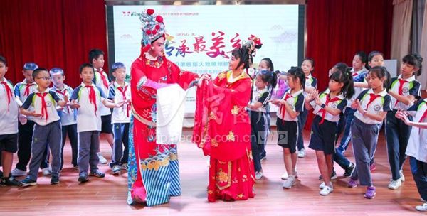 ���ϣ�����ЄӴ������С��һ�w���W(xu��)У���������wϵ