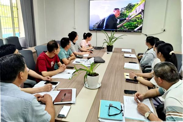 ������ČW(xu��)У�W(xu��)5�·����}�h�վ۽����(xi��ng)Ҏ(gu��)��