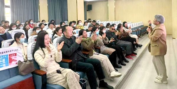 �����W(xu��)�^(q��)���ČW(xu��)У�_չ���������v���ߵڶ��ڼ��L�x�������