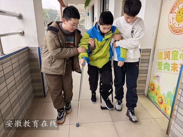 ����С�W(xu��)�_չ�����ՌW(xu��)���h������(d��ng)�r �������������ꡱ���}���`���