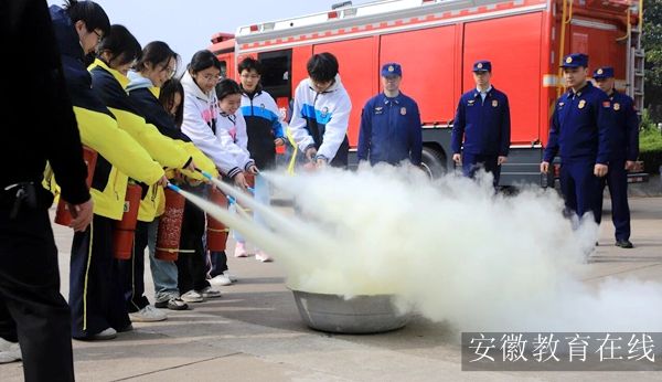 �����е�ʮ���ЌW(li��n)����������Ԯ֧�����վ�_չ������ȫ��Ӗ