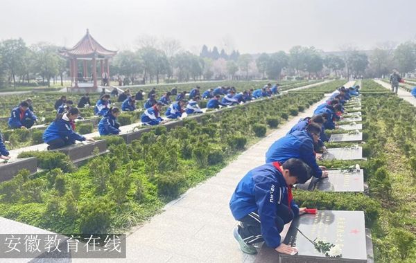 �����е�һ�����ЌW���c��У(li��n)���������� �����ߵ�˼���n�� ���