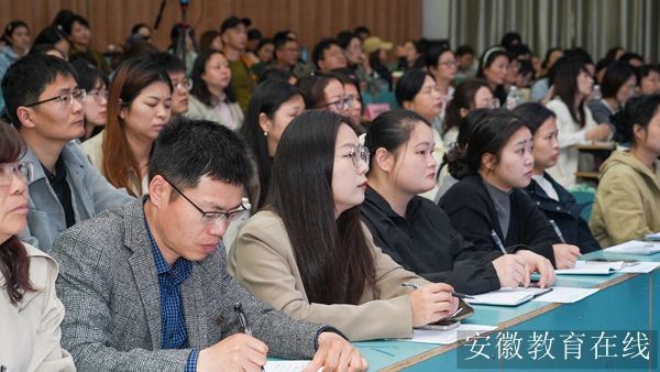 �ߌW(xu��)��ȫ��չʾAI�ں�·����������С�W(xu��)�������F(tu��n)��Ƚ��Е�(hu��)ֱ���n�����|(zh��)