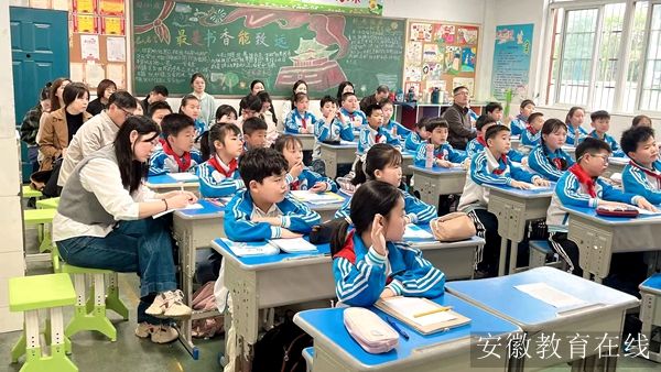 ʮ�����ČW(xu��)У�_չ���L�M(j��n)�n�û��