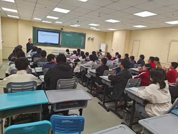 �Ϸ�������·С�W(xu��)���F��(gu��)�H��У�^(q��)������n���н̌W(xu��) ���u(p��ng)��˼������
